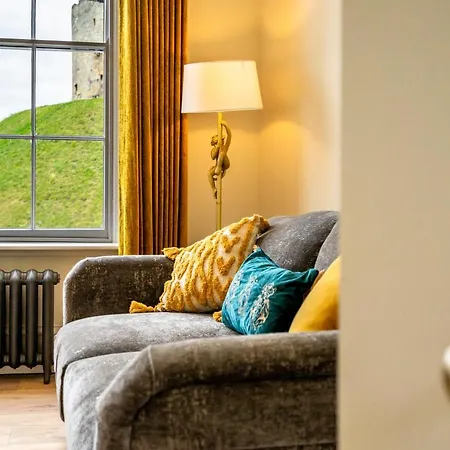 Дом отдыха Clifford's Townhouse *